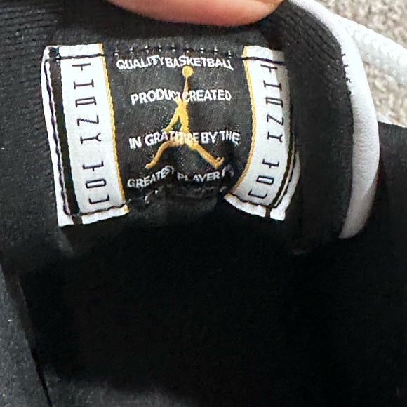 Air Jordan 11 “Gratitude” (2023) - Picture 6 of 6